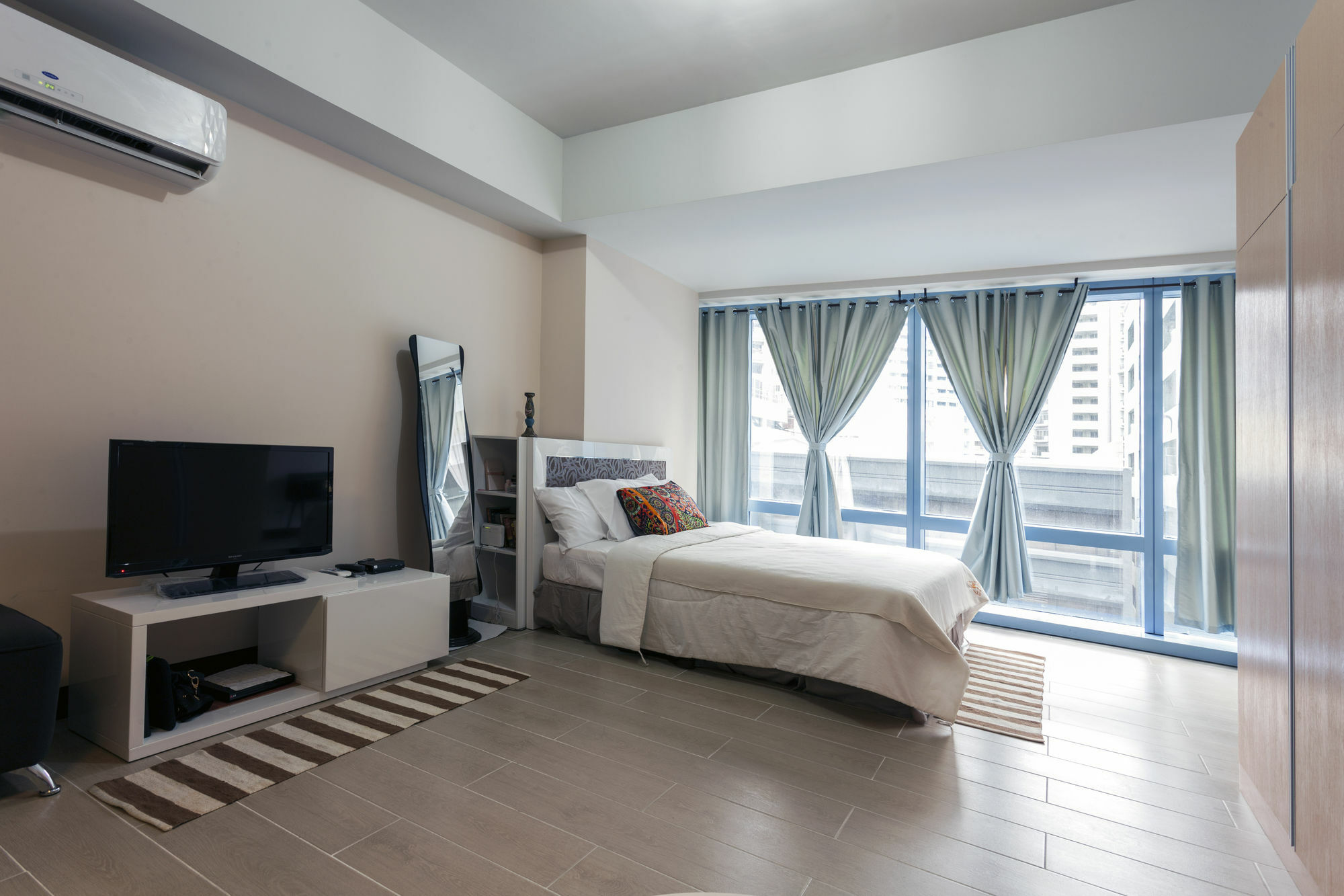Csuites At Two Central Residences Makati City Exteriér fotografie