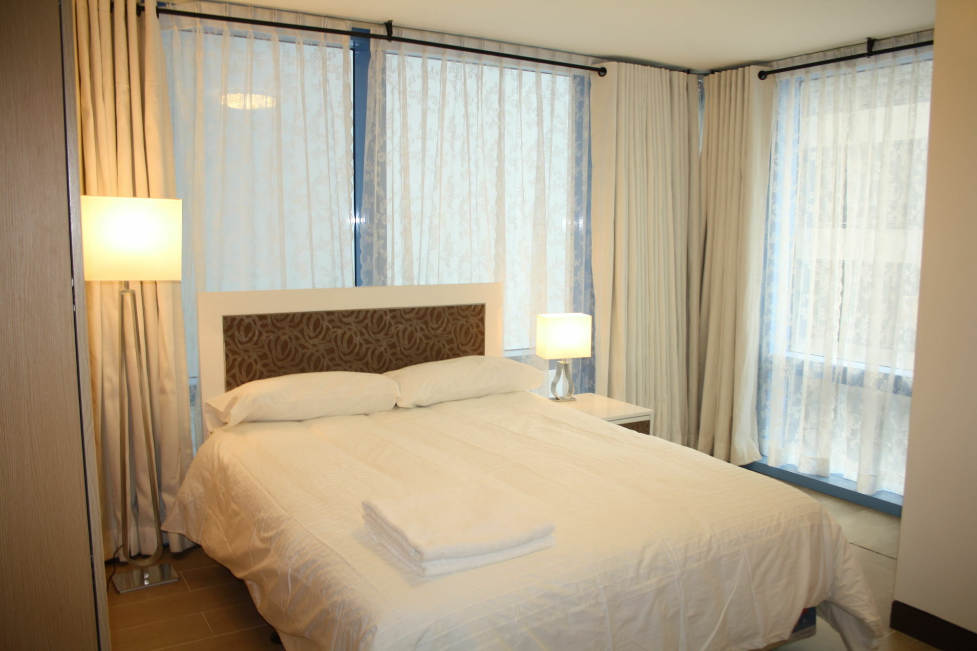 Csuites At Two Central Residences Makati City Exteriér fotografie