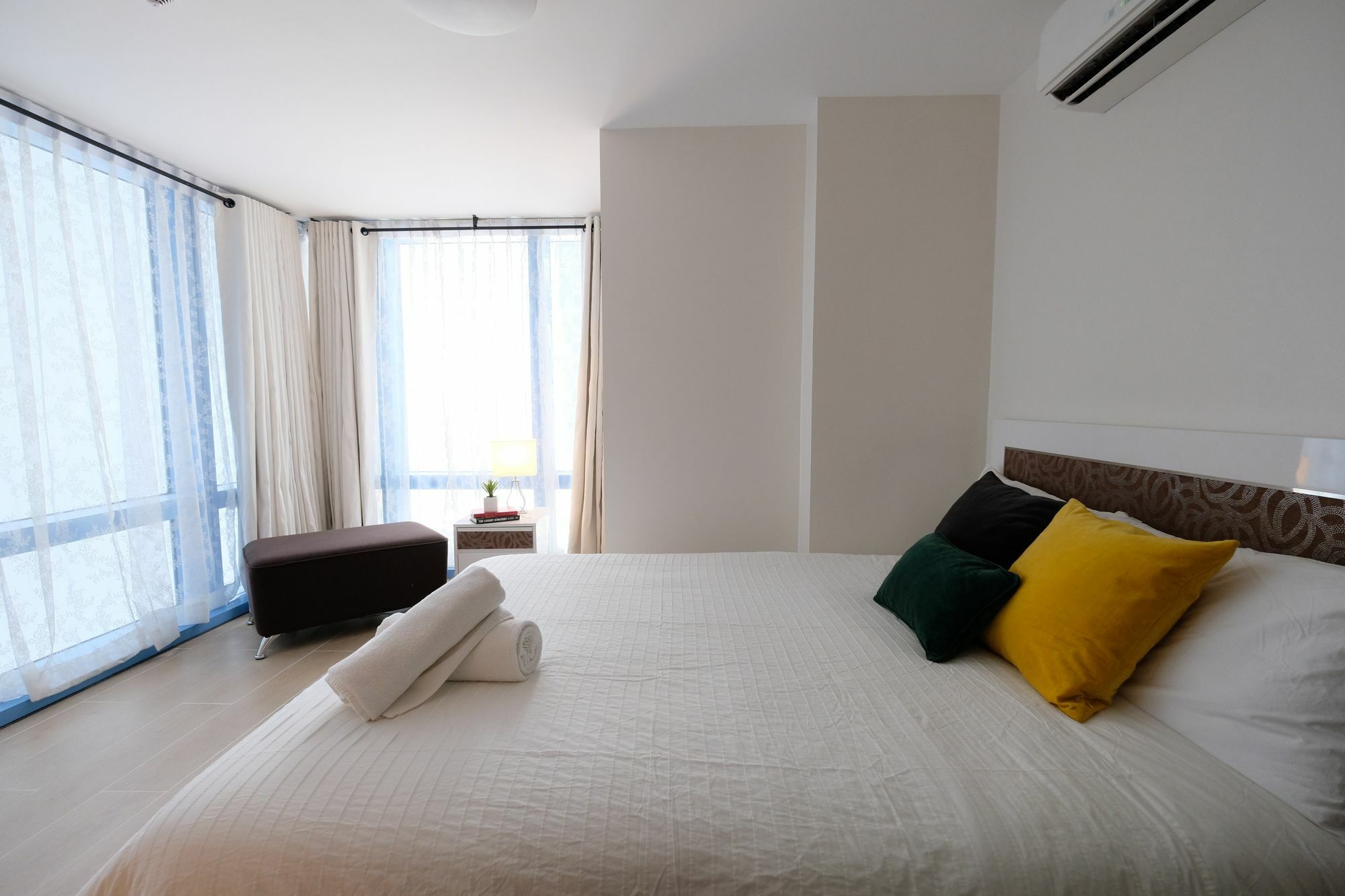 Csuites At Two Central Residences Makati City Exteriér fotografie