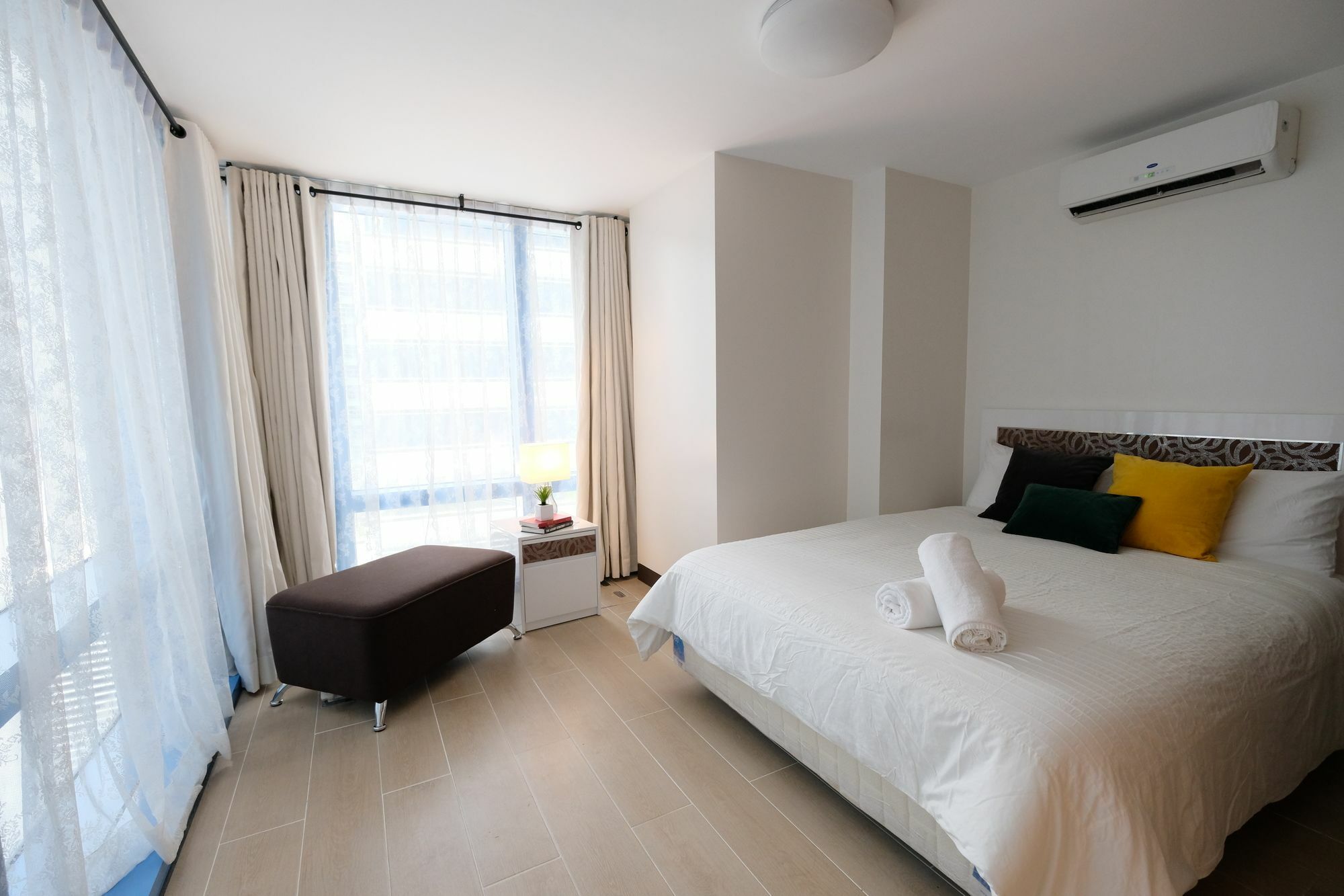 Csuites At Two Central Residences Makati City Exteriér fotografie