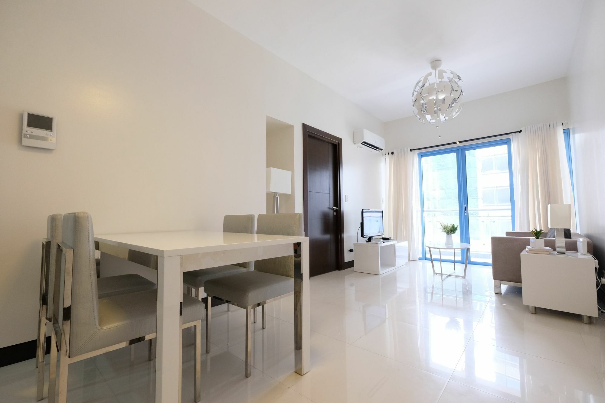 Csuites At Two Central Residences Makati City Exteriér fotografie