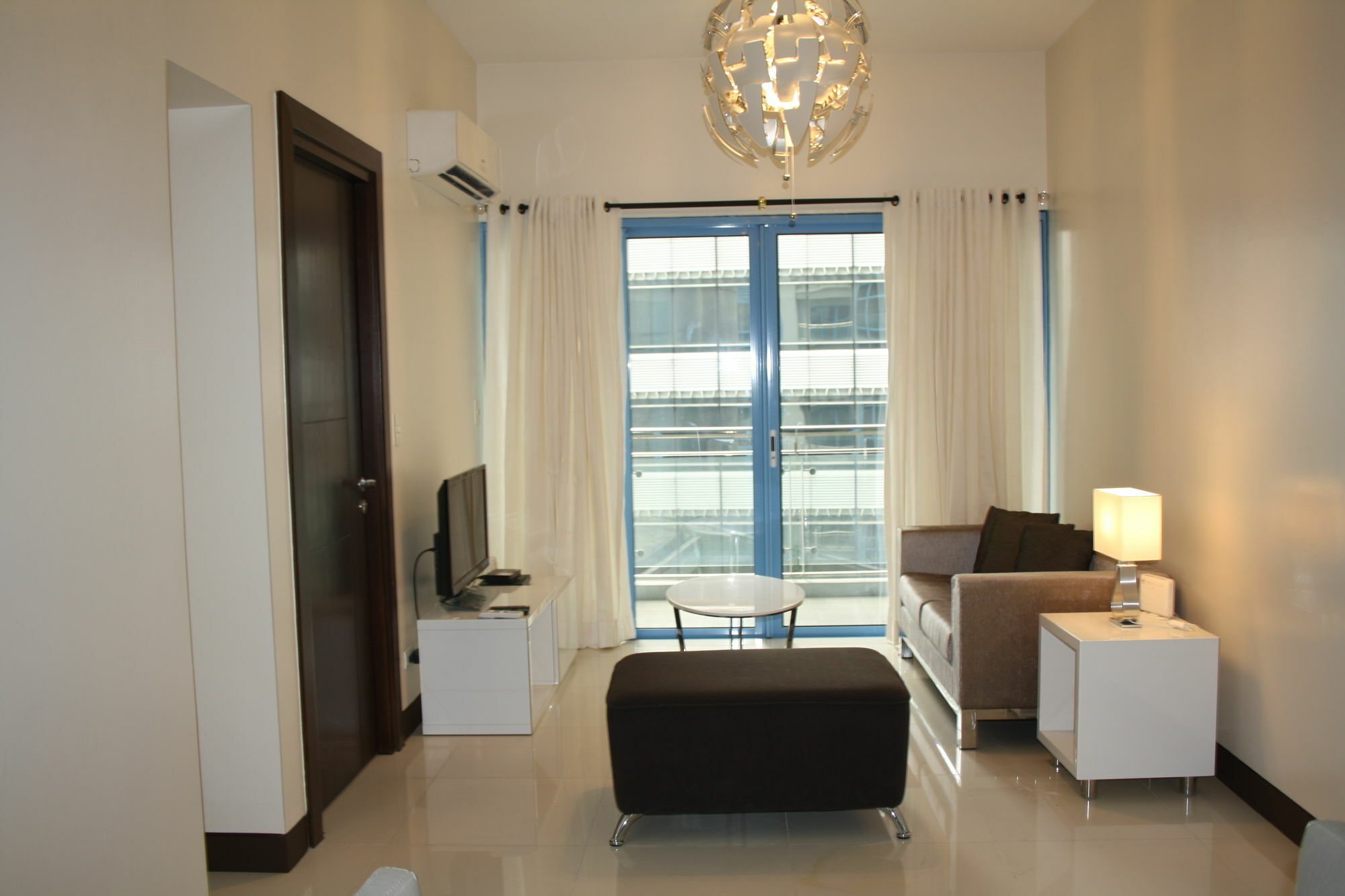 Csuites At Two Central Residences Makati City Exteriér fotografie