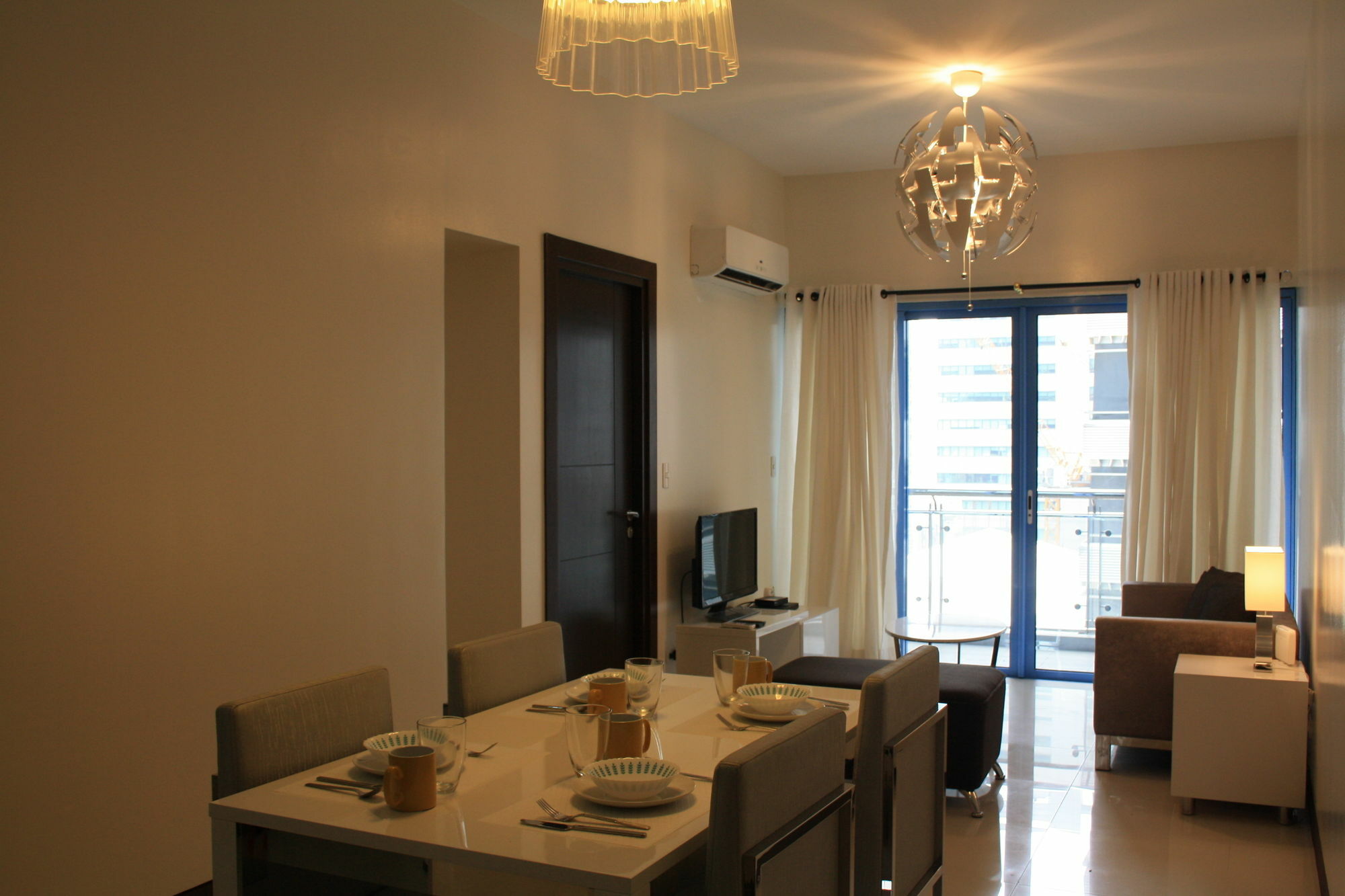 Csuites At Two Central Residences Makati City Exteriér fotografie